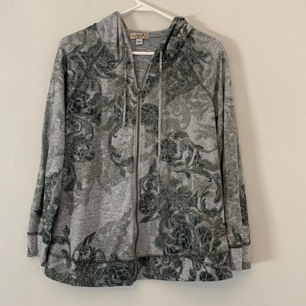 One World green floral hooded full zip sweatshirt. Size S Length 23”